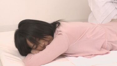 あなたを引き込む美の力！張りのある胸とつぶらな瞳が堪らない若妻さんがターゲット！言葉巧みに脱がせて胸をもみしだき気付いた時には肉棒をアソコに挿入！